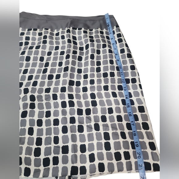 Anthropologie Yoana Baraschi 100% Silk Black and Gray Skirt. 4 - Picture 4 of 10